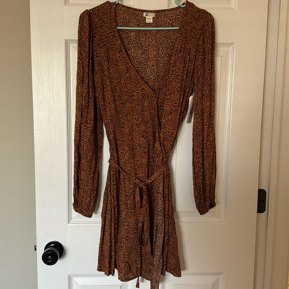 Billabong Women’s Long Sleeve Mini Dress Leopard NWT new size large L, tie waist